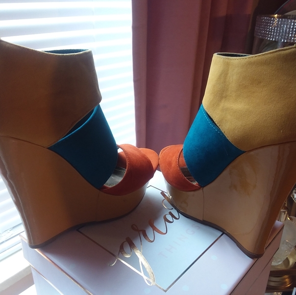 Multicolored Wedges - Picture 3 of 6